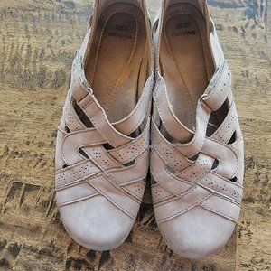 Earth ORIGINS Tan Nude Flats Size 10